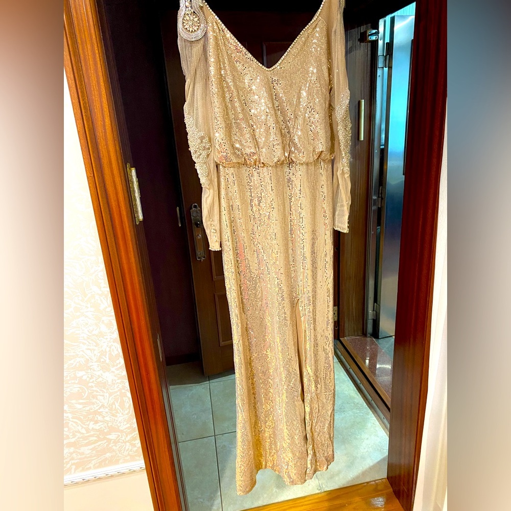 Beautiful fancy dress for sale excellent condition.
